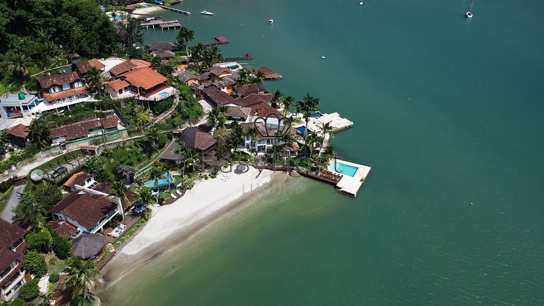 Alquiler de casa con piscina y playa en Angra dos Reis