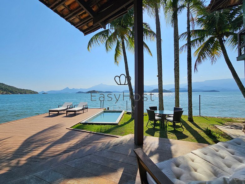 Aluguel de casa em Angra dos Reis com piscina beira mar - AN