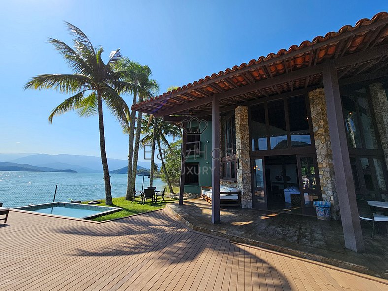 Aluguel de casa em Angra dos Reis com piscina beira mar - AN