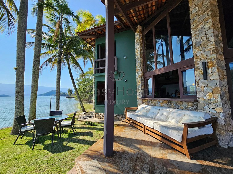 Aluguel de casa em Angra dos Reis com piscina beira mar - AN