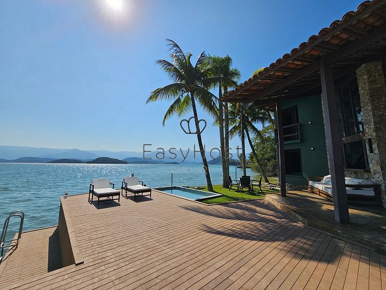 Aluguel de casa em Angra dos Reis com piscina beira mar - AN