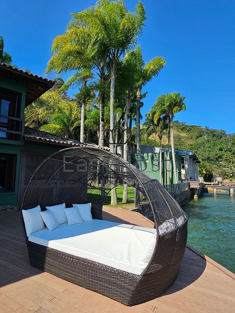 Aluguel de casa em Angra dos Reis com piscina beira mar - AN