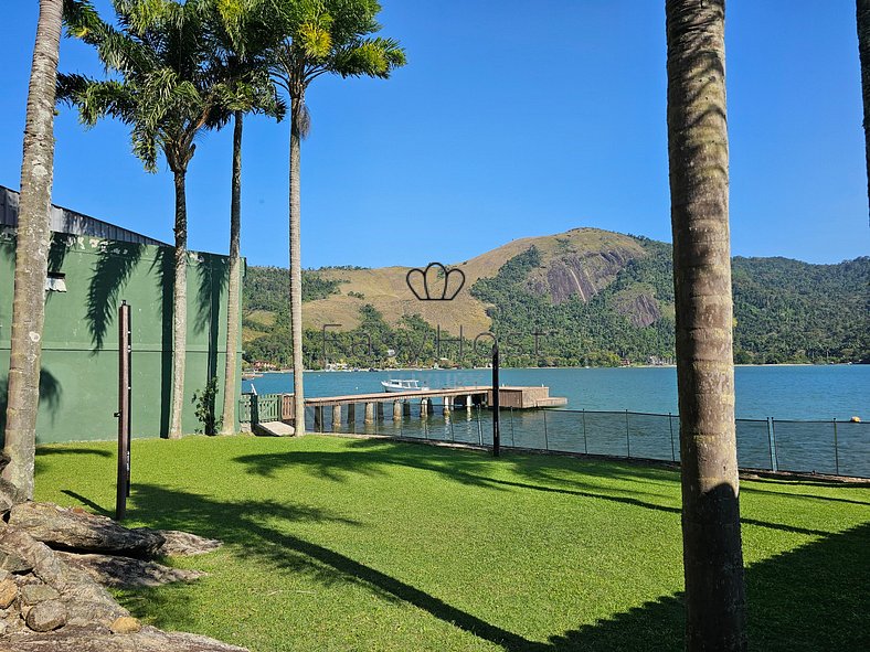 Aluguel de casa em Angra dos Reis com piscina beira mar - AN