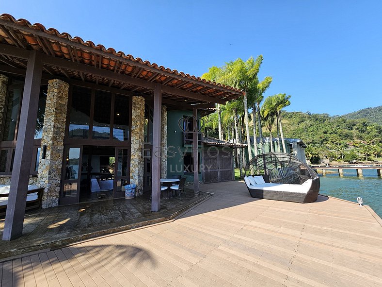 Aluguel de casa em Angra dos Reis com piscina beira mar - AN