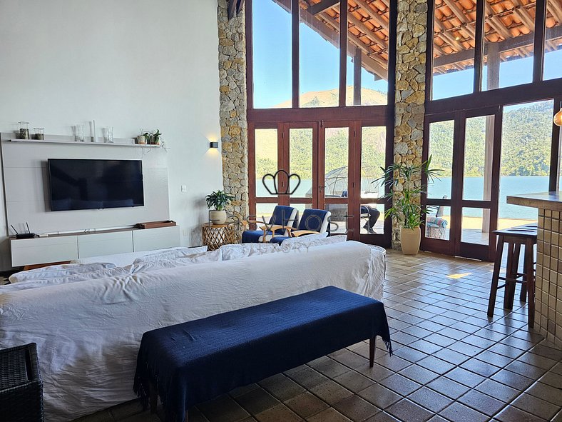 Aluguel de casa em Angra dos Reis com piscina beira mar - AN