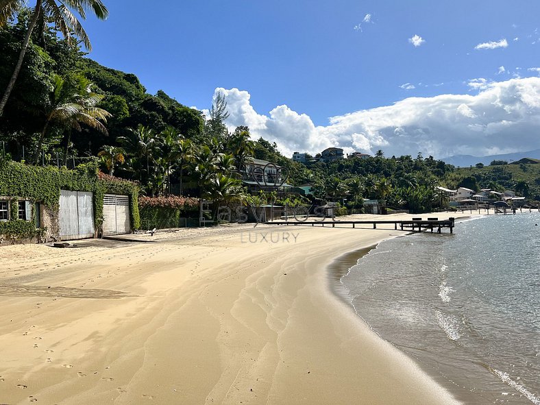 Aluguel de casa pé na areia com piscina e sauna