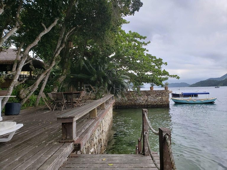 Casa à venda em Angra dos Reis beira mar