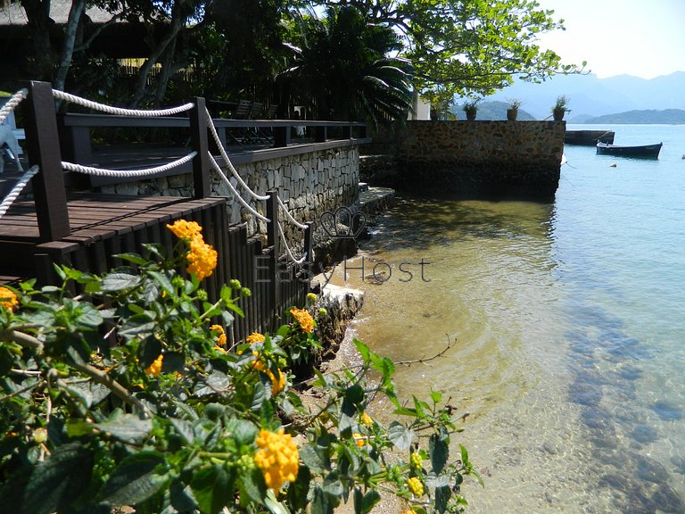 Casa à venda em Angra dos Reis beira mar