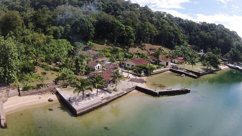 Casa à venda em Angra dos Reis beira mar