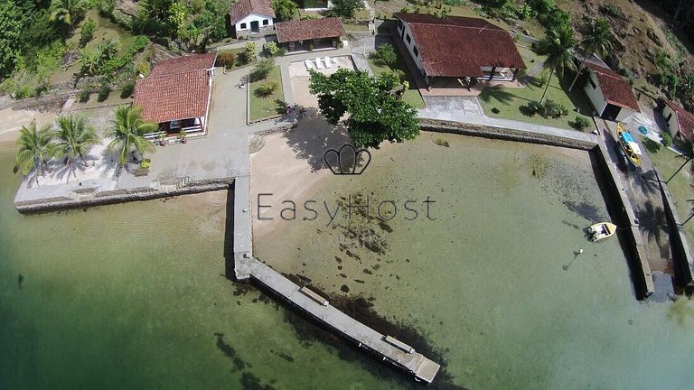 Casa à venda em Angra dos Reis beira mar