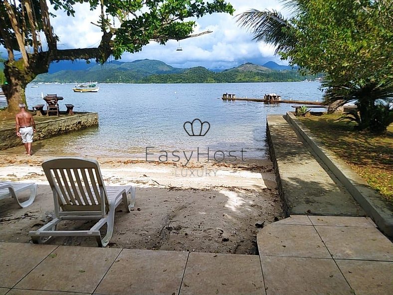 Casa à venda em Angra dos Reis beira mar