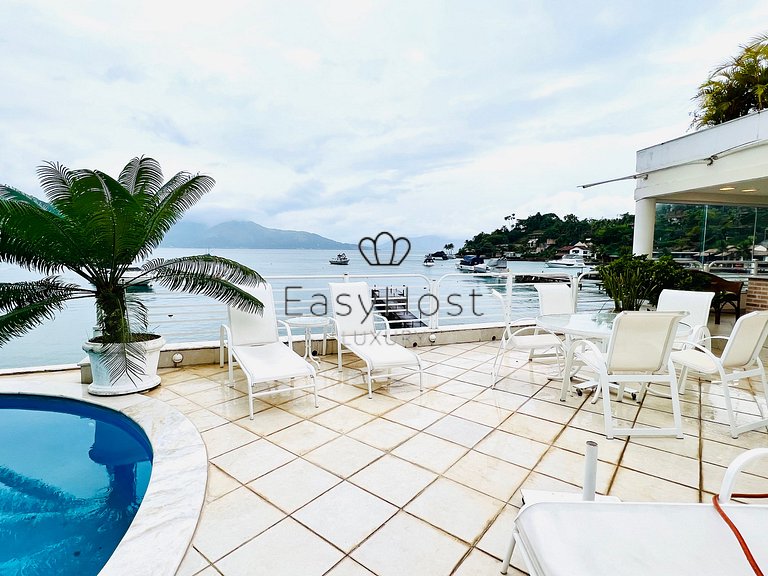 Casa à venda em Angra dos Reis beira mar com piscina e sauna