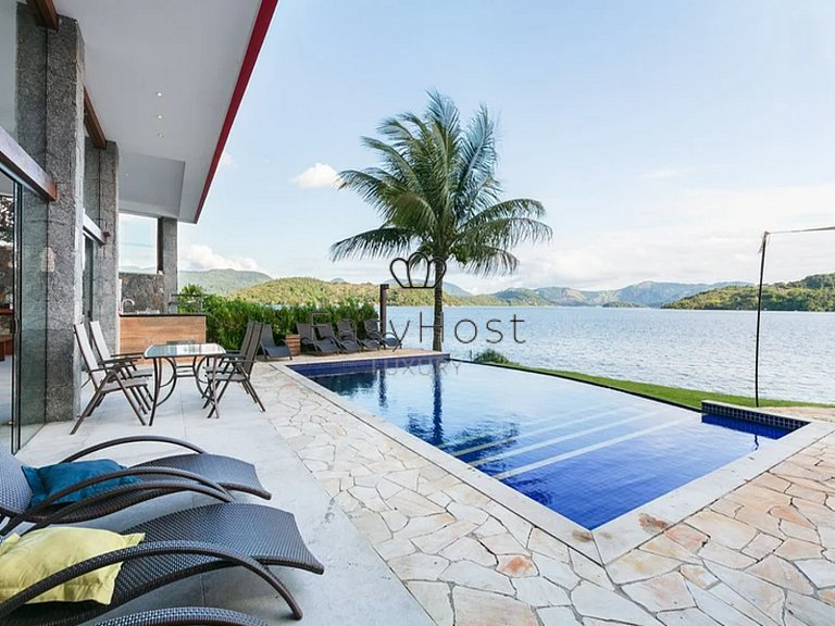 Casa a venda em Angra dos Reis com piscina