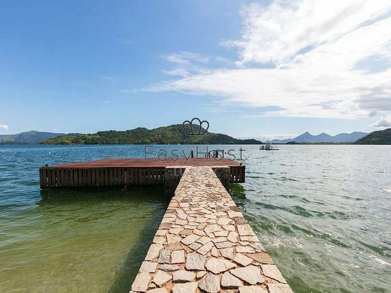 Casa a venda em Angra dos Reis com piscina