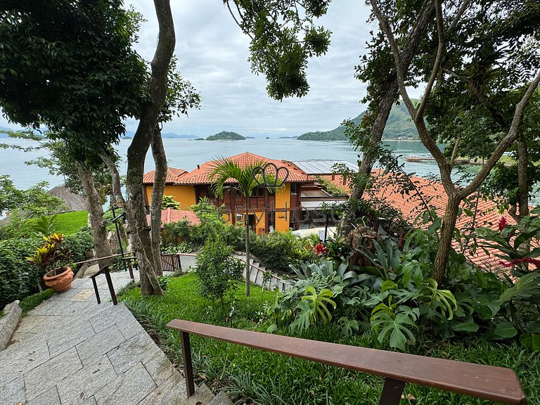 Casa à venda em Angra dos Reis com piscina, praia e hidromas