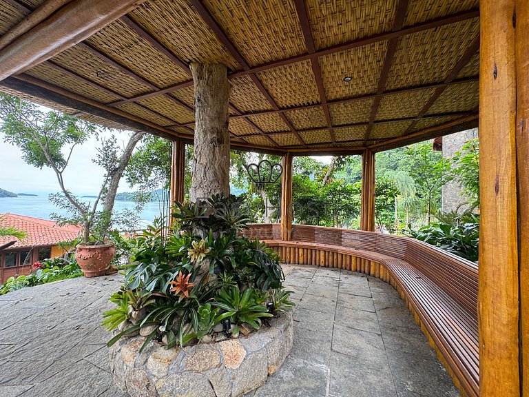 Casa à venda em Angra dos Reis com piscina, praia e hidromas