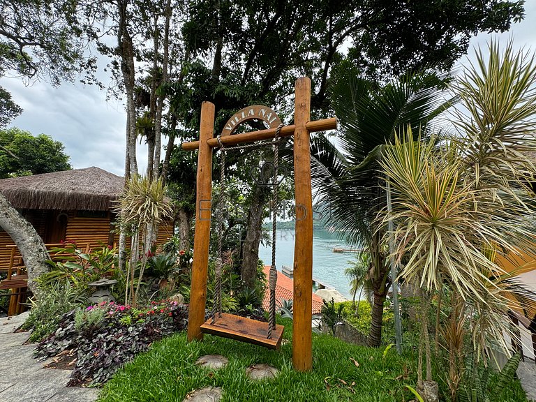 Casa à venda em Angra dos Reis com piscina, praia e hidromas