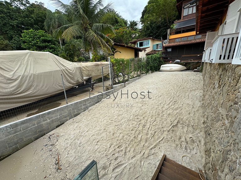 Casa à venda em Angra dos Reis com piscina, praia e hidromas