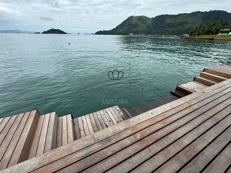 Casa à venda em Angra dos Reis com piscina, praia e hidromas