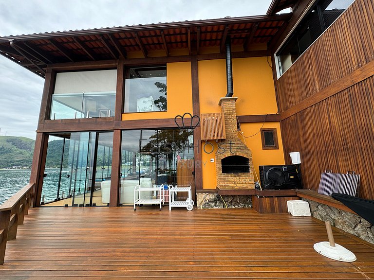 Casa à venda em Angra dos Reis com piscina, praia e hidromas