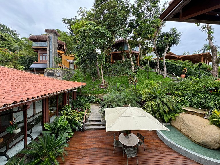 Casa à venda em Angra dos Reis com piscina, praia e hidromas