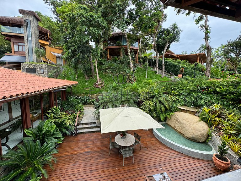 Casa à venda em Angra dos Reis com piscina, praia e hidromas