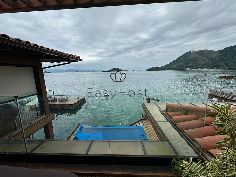 Casa à venda em Angra dos Reis com piscina, praia e hidromas