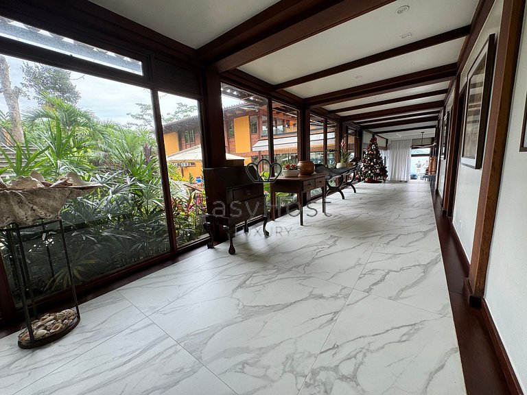 Casa à venda em Angra dos Reis com piscina, praia e hidromas