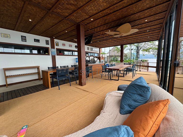 Casa à venda em Angra dos Reis com piscina, praia e hidromas