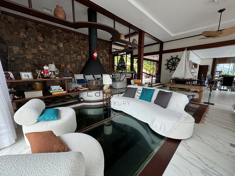 Casa à venda em Angra dos Reis com piscina, praia e hidromas