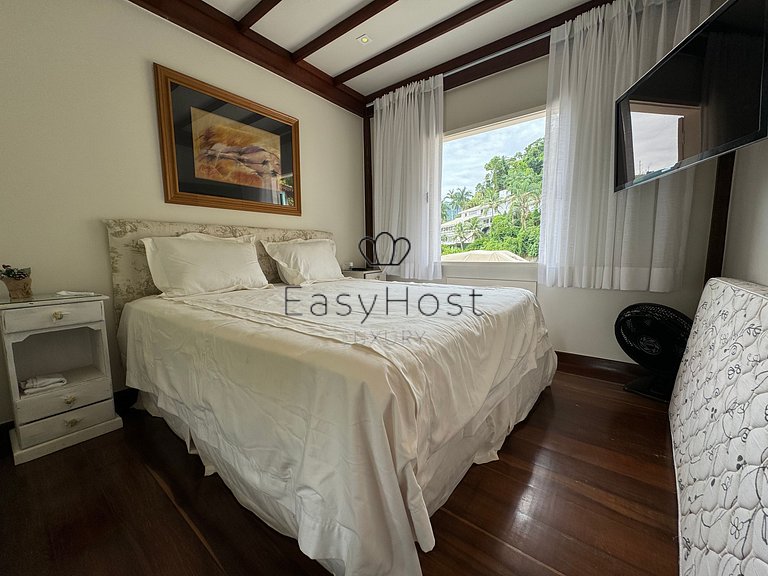 Casa à venda em Angra dos Reis com piscina, praia e hidromas