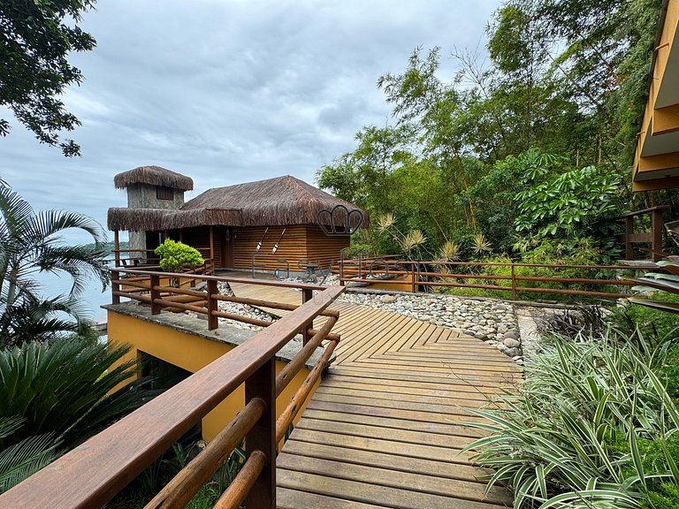 Casa à venda em Angra dos Reis com piscina, praia e hidromas