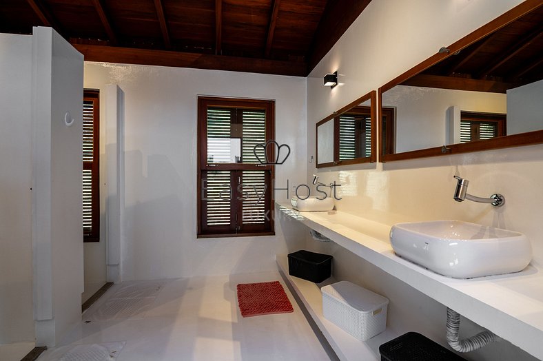 Casa à venda em Angra dos Reis com praia e sauna - AngV078