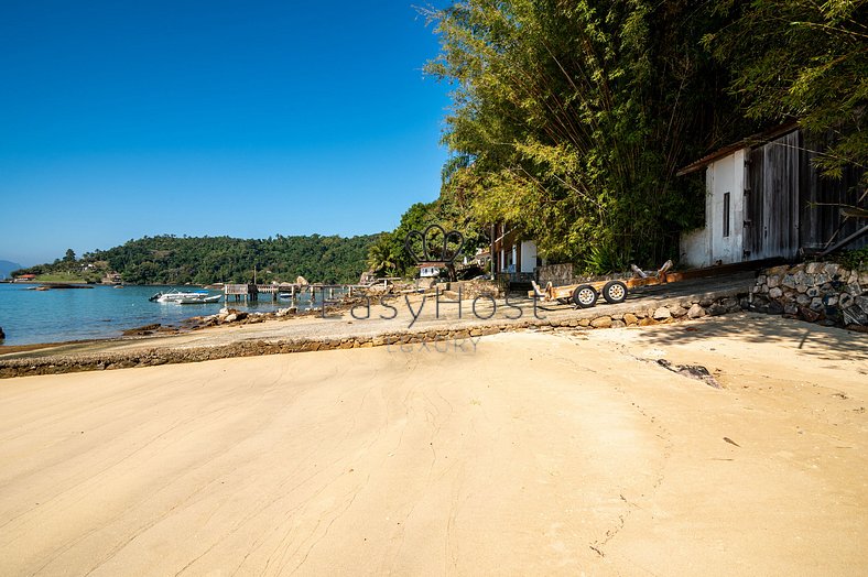 Casa à venda em Angra dos Reis com praia e sauna - AngV078