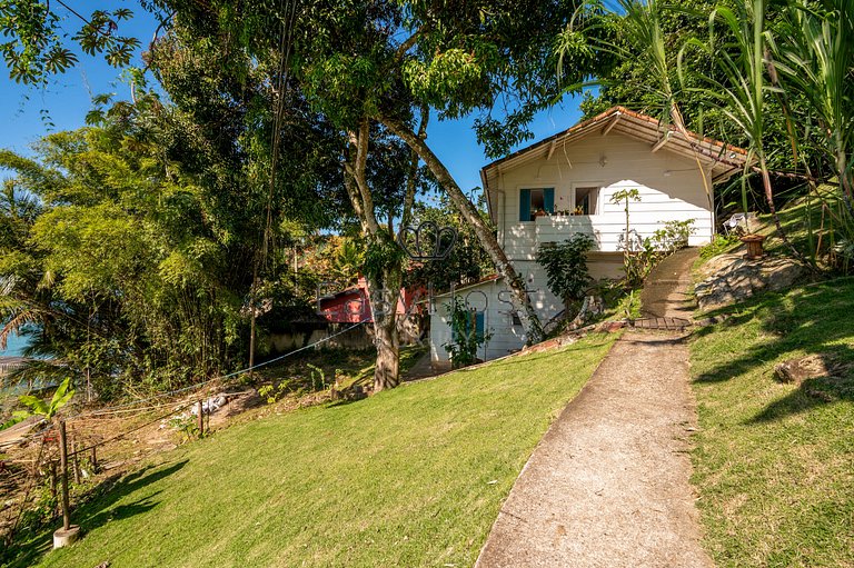 Casa à venda em Angra dos Reis com praia e sauna - AngV078