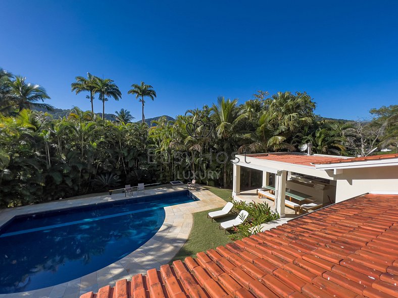 Casa à venda em Paraty com piscina e área gourmet em condomí