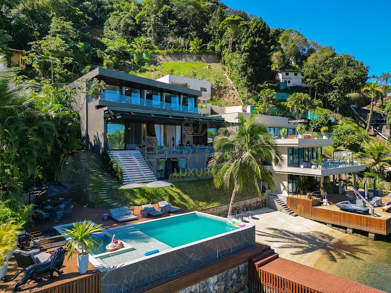 Casa de lujo en alquiler con piscina frente al mar, playa y