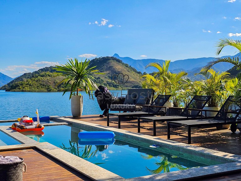 Casa de lujo en alquiler con piscina frente al mar, playa y