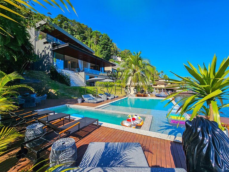 Casa de lujo en alquiler con piscina frente al mar, playa y