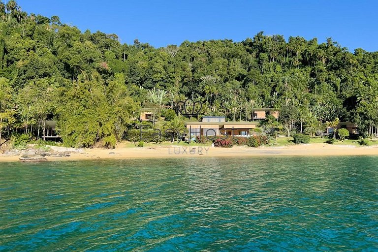 Casa de luxo à venda em Angra dos Reis com piscina e praia -