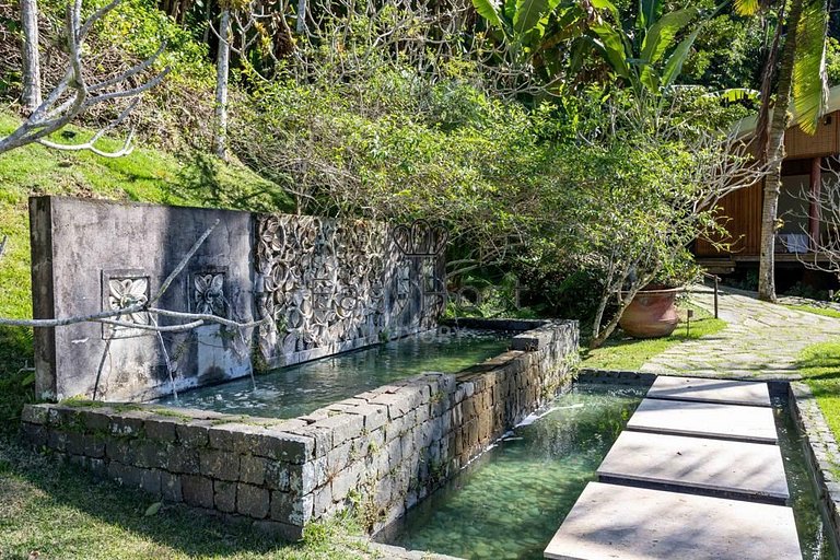 Casa de luxo à venda em Angra dos Reis com piscina e praia -