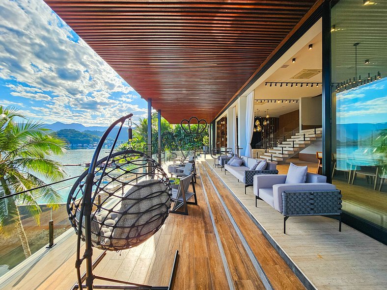 Casa de luxo à venda em Angra dos Reis com piscina, praia e