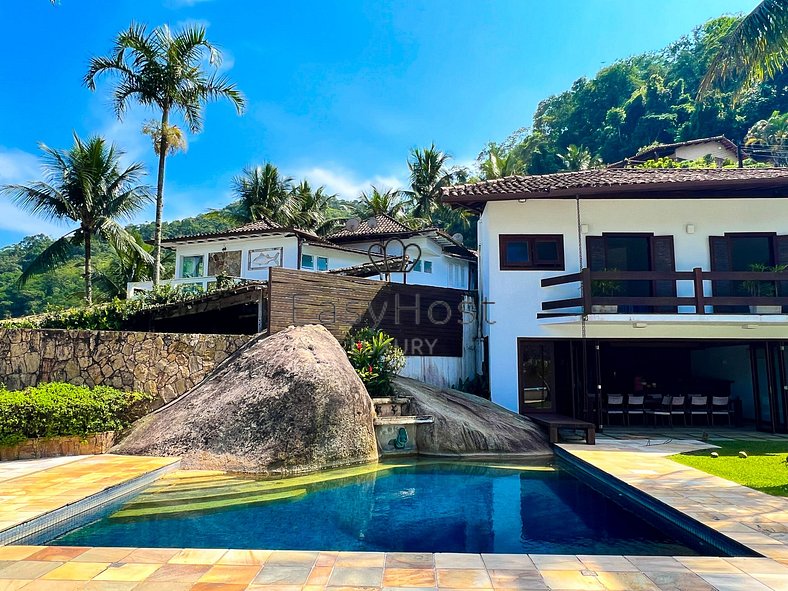 Casa de vacaciones en Angra dos Reis con vista al mar piscin