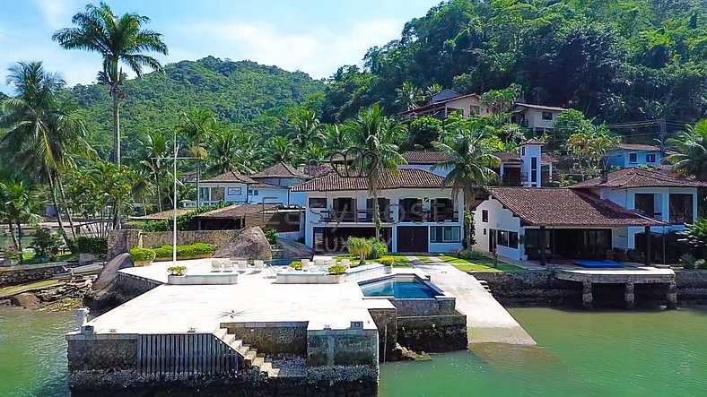 Casa de vacaciones en Angra dos Reis con vista al mar piscin