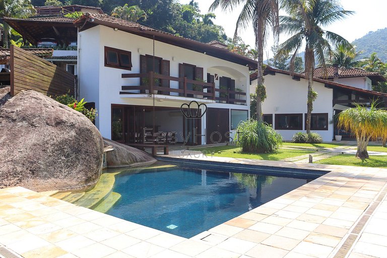 Casa de vacaciones en Angra dos Reis con vista al mar piscin