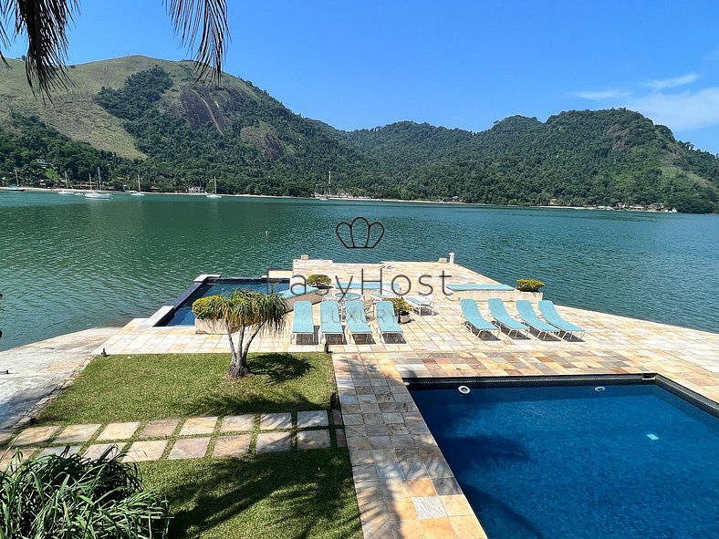 Casa de vacaciones en Angra dos Reis con vista al mar piscin