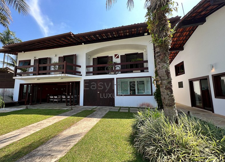 Casa de vacaciones en Angra dos Reis con vista al mar piscin