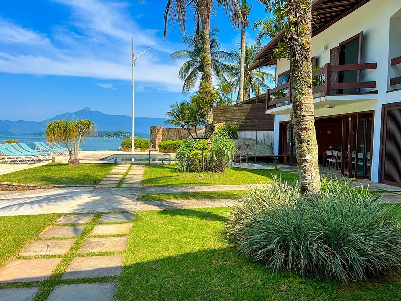 Casa de vacaciones en Angra dos Reis con vista al mar piscin