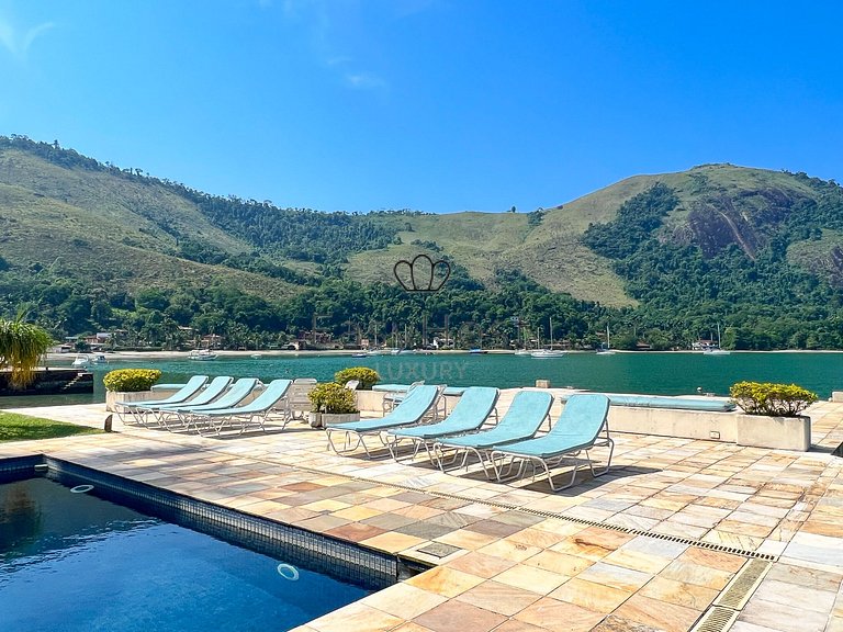 Casa de vacaciones en Angra dos Reis con vista al mar piscin