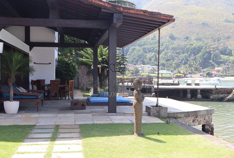 Casa de vacaciones en Angra dos Reis con vista al mar piscin